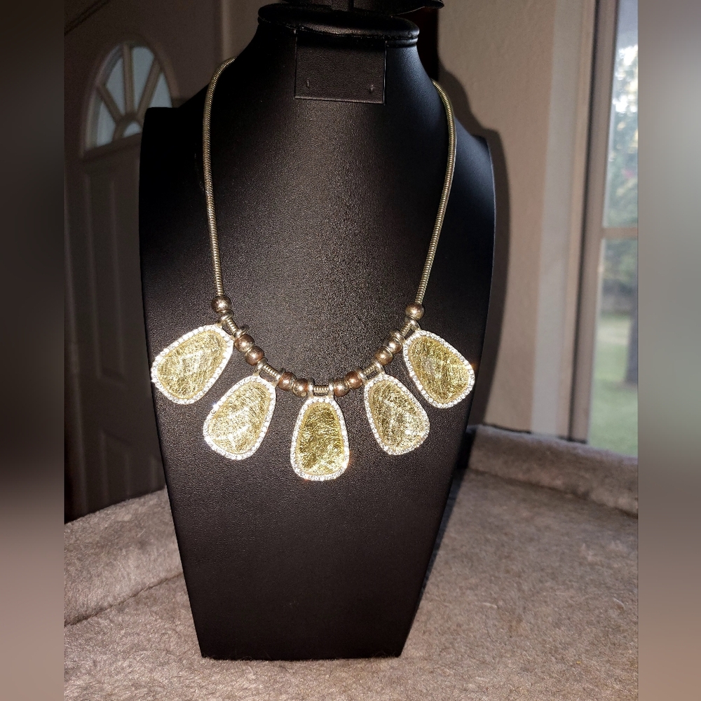 Silvery necklace. 0263